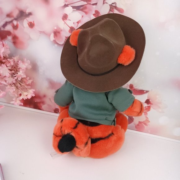 Walt Disney Plush Kilimanjaro Safaris Park Ranger Animal Kingdom Large Tigger - Picture 2 of 4